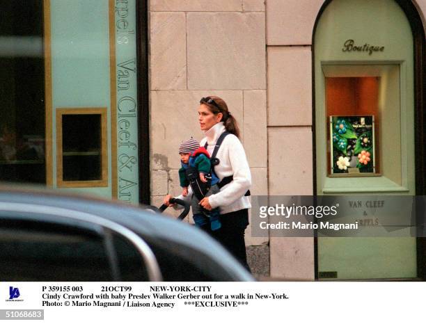21Oct99 New-York-City Cindy Crawford With Baby Presley Walker Gerber Out For A Walk In New-York.
