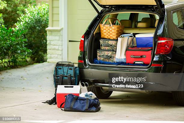 family vehicle packed, ready for road trip, vacation outside home. - packa bildbanksfoton och bilder