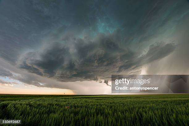 supercell gewitter am great plains, tornados alley, usa - superzellengewitter stock-fotos und bilder