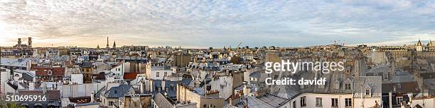edificios de la ciudad de parís francia al anochecer panorama - paris skyline fotografías e imágenes de stock