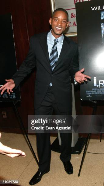 Actor Will Smith arrives at the New York screening of "I, Robot" at the Beekman Theatre July 14, 2004 in New York City.