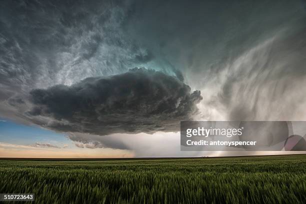 supercell thunderstorm on the great plains, tornado alley, usa - missouri stock pictures, royalty-free photos & images