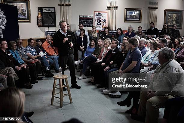 John Kasich, governor of Ohio and 2016 Republican presidential candidate, speaks during a town hall event at Murray's Neighborhood Bar and Grill in...