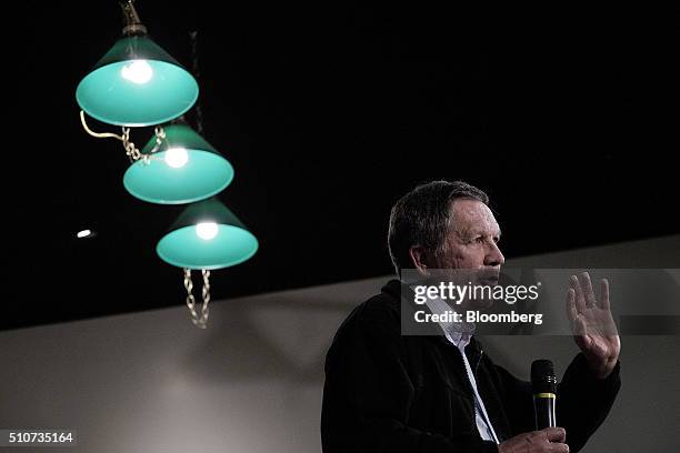 John Kasich, governor of Ohio and 2016 Republican presidential candidate, speaks during a town hall event at Murray's Neighborhood Bar and Grill in...