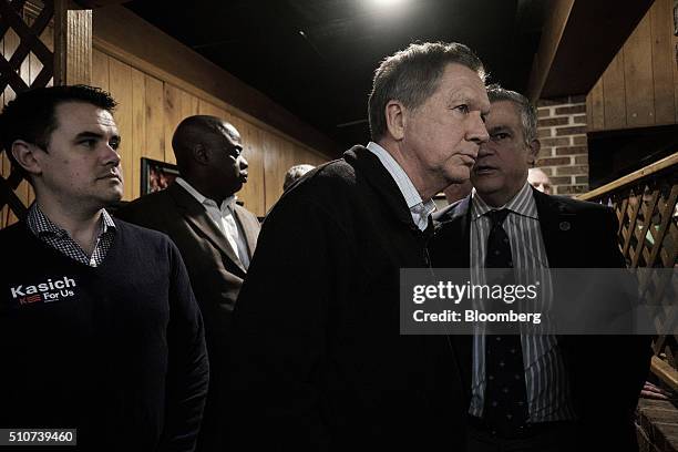 John Kasich, governor of Ohio and 2016 Republican presidential candidate, second right, arrives at a town hall event at Murray's Neighborhood Bar and...