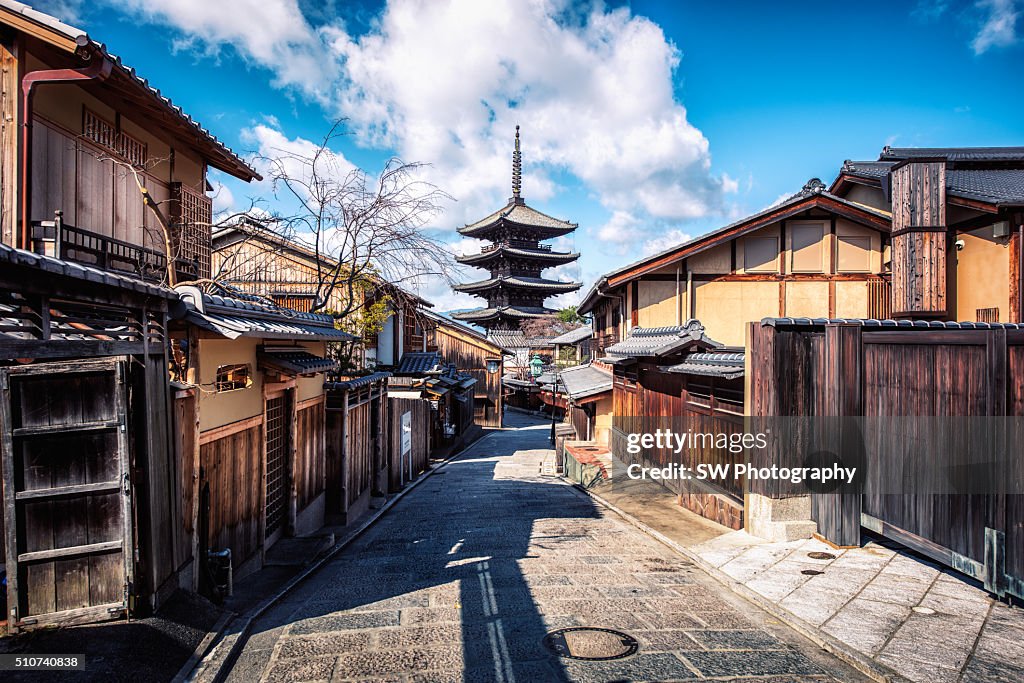 Alley with view of Yasaka Tower, Higashiyama-ku, Kyoto, Japan