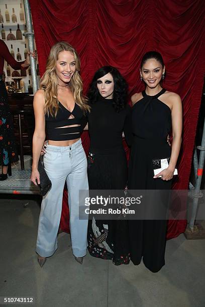 Miss USA 2015 Olivia Jordan, designer Stacey Bendet and Miss Universe 2015 Pia Wurtzbach attend the alice + olivia by Stacey Bendet Fall 2016...