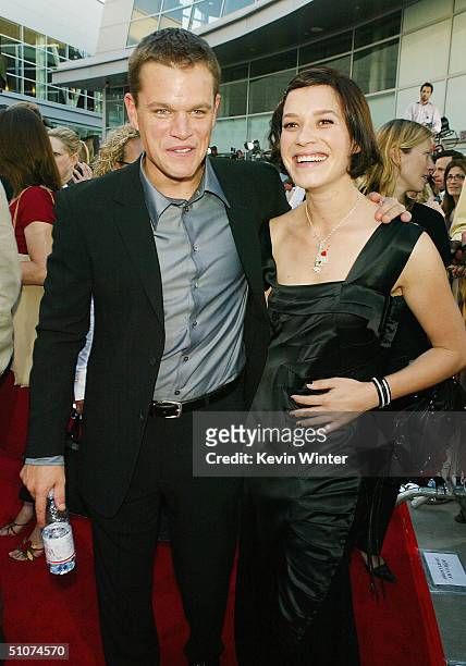 Actors Matt Damon and Franka Potente pose at the premiere of Universal's "The Bourne Supremacy" at the Arclight Cinemas on July 15, 2004 in Los...