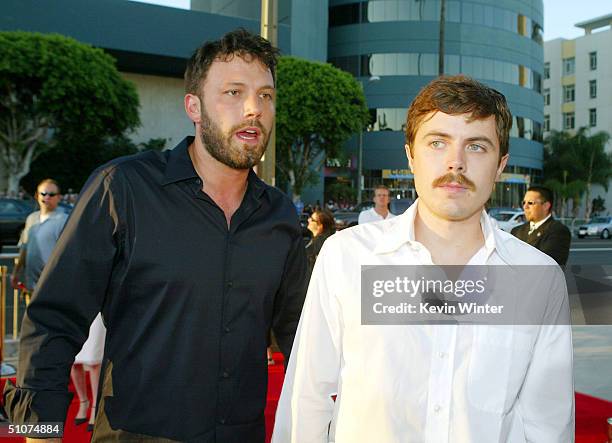 Actors Ben Affleck and Casey Affleck arrive at the premiere of Universal's "The Bourne Supremacy" at the Arclight Cinemas on July 15, 2004 in Los...