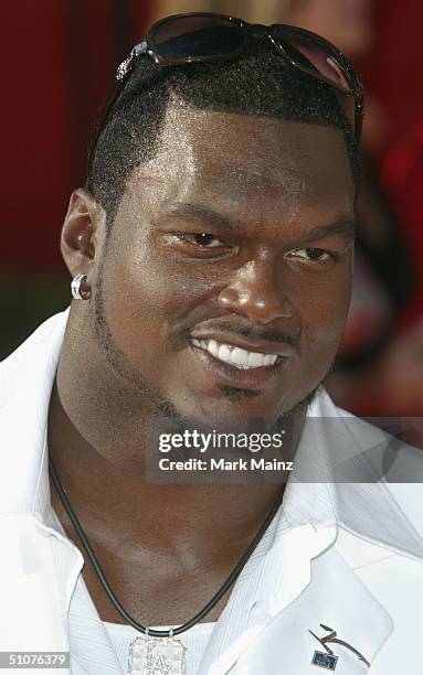 Athlete LaVar Arrington attends the 12th Annual ESPY Awards held at the Kodak Theatre on July 14, 2004 in Hollywood, California. This year's ESPY's...