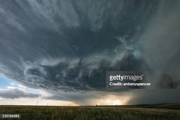 supercell thunderstorm on the great plains, tornado alley, usa - oklahoma v kansas stock pictures, royalty-free photos & images