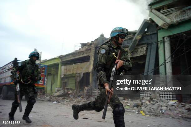 Soldiers run on a street January 19, 2010 in Port-au-Prince. UN chief Ban Ki-moon asked the Security Council to deploy an additional 3,500 police and...