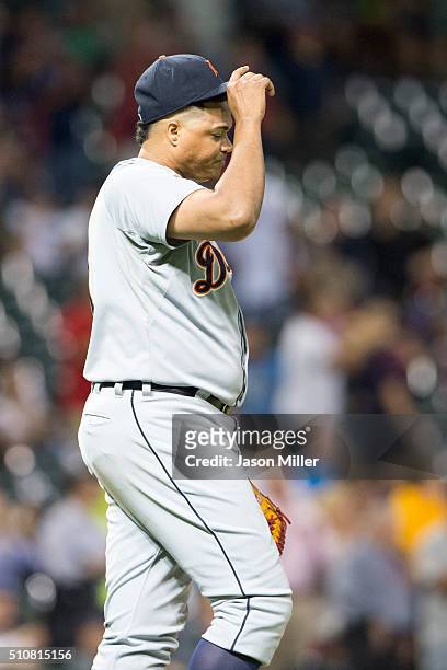 Starting pitcher Alfredo Simon of the Detroit Tigers reacts during the third inning against the Cleveland Indians at Progressive Field on September...
