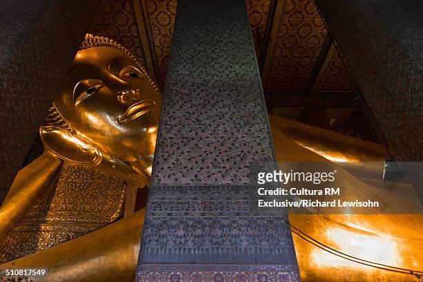 detail of the temple of the reclining buddha, wat pho, bangkok, thailand, southeast asia - glow rm fotografías e imágenes de stock