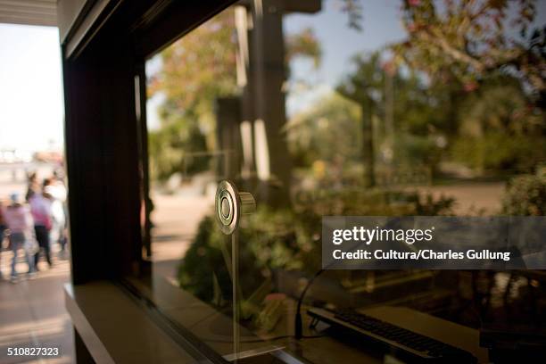 ticket booth window - hygiaphone photos et images de collection