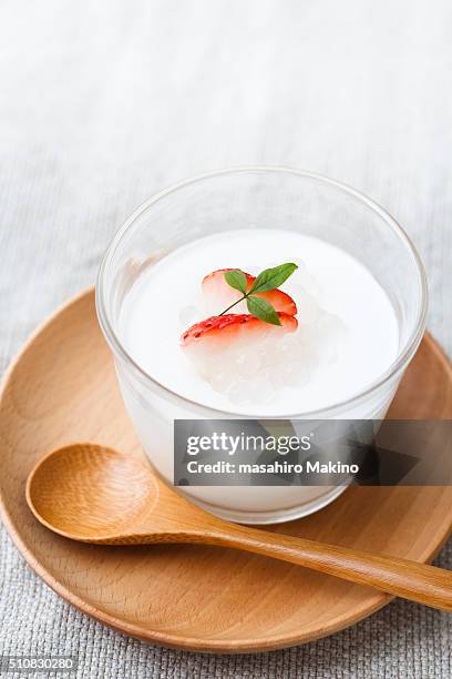 annin tofu (chinese-style almond jelly) - almond jelly stock pictures, royalty-free photos & images