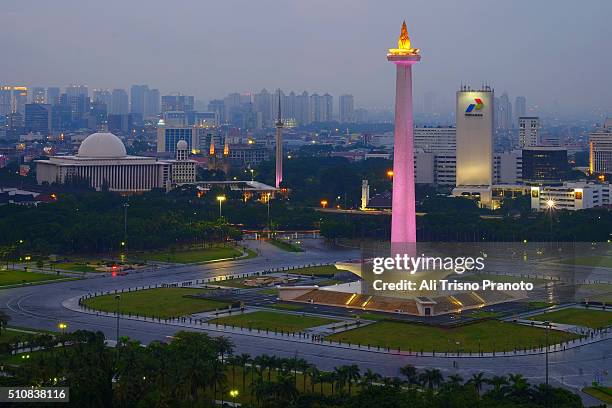 national monument monas with light on cloudy evening - capital cities stock pictures, royalty-free photos & images