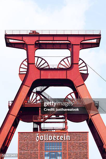 zeche a la mina de carbón de zollverein - mina subterránea fotografías e imágenes de stock