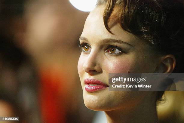 Actress Natalie Portman arrives at the premiere of Fox Searchlight Pictures' "Garden State" on July 20, 2004 at the Directors Guild, in Los Angeles,...