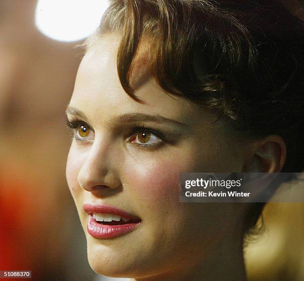 Actress Natalie Portman arrives at the premiere of Fox Searchlight Pictures' "Garden State" on July 20, 2004 at the Directors Guild, in Los Angeles,...