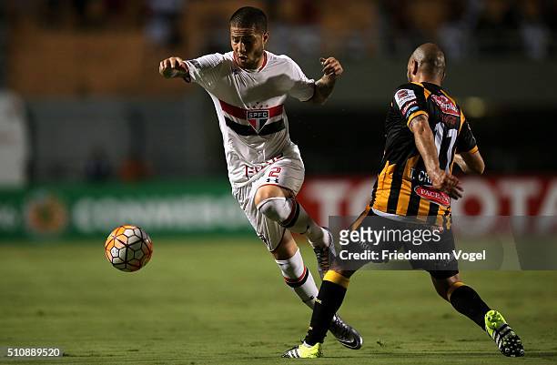 Renan Ribeiro of Sao Paulo fights for the ball with Ernesto Cristaldo of The Strongest during a match between Sao Paulo v The Strongest as part of...