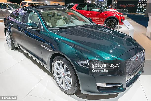 jaguar xj luxury saloon car - jaguar xj stock pictures, royalty-free photos & images