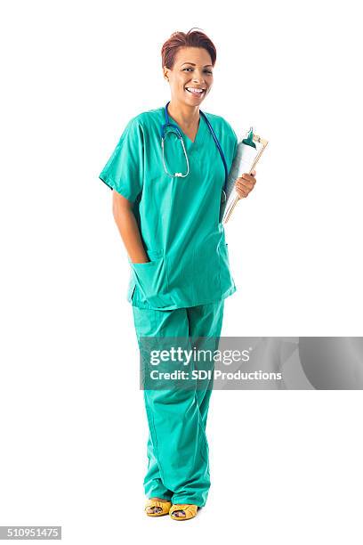 zuversichtlich weibliche krankenschwester oder arzt mit zwischenablage mit peeling - nurse and portrait and white background and smiling and female and looking at camera stock-fotos und bilder