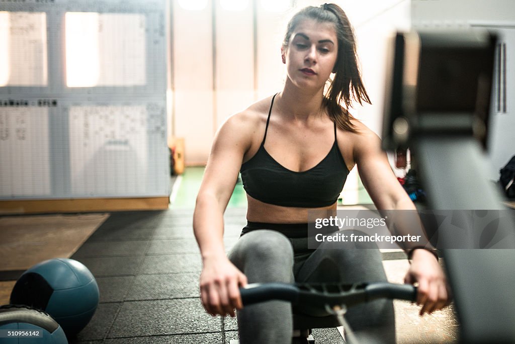 Woman pulling at the rowing machine