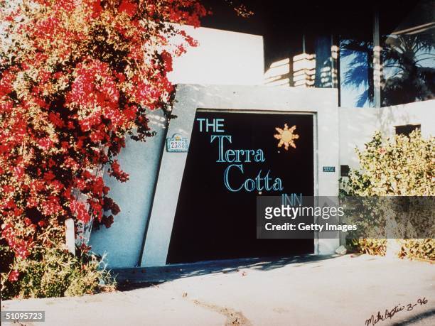 Palm Springs, Ca The Terra Cotta Inn, Designed By Modernist Architect Albert Frey In 1960, Lies Behind Secure Gat4Es In A Quiet Residential Area Of...
