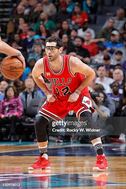 Kirk Hinrich of the Chicago Bulls on defense against the Charlotte Hornets on Februay 8, 2016 at Time Warner Cable Arena in Charlotte, North...