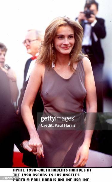 Los Angeles Julia Roberts Arrives At The 1990 Oscars