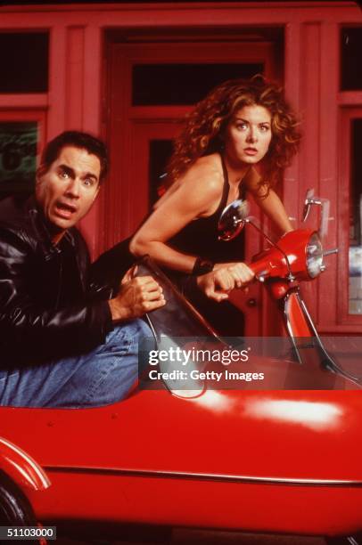 Eric Mccormack And Debra Messing Star In The Nbc Series "Will And Grace."