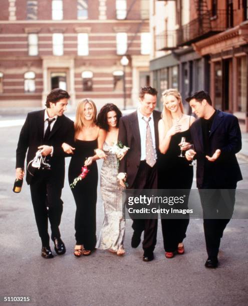The Cast Of "Friends" 1999-2000 Season. From L-R: David Schwimmer, Jennifer Aniston, Courteney Cox Arquette, Matthew Perry, Lisa Kudrow And Matt...