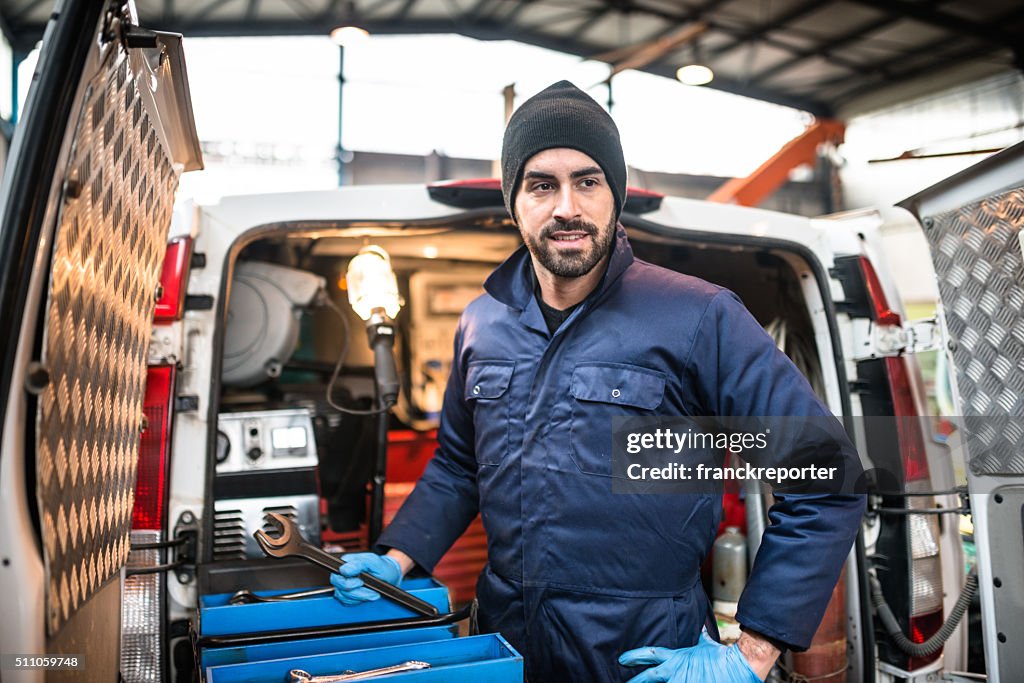 Mechanik in einer garage-Techniker