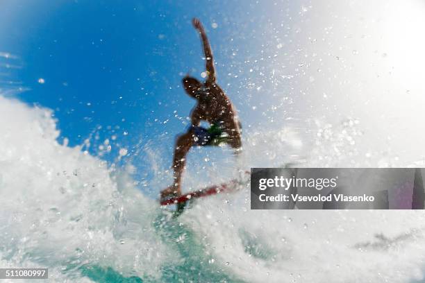 jumping surfer - hossegor stockfoto's en -beelden