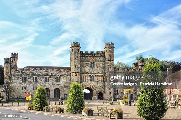 gatehouse and courthouse of battle abbey - battle abbey stock pictures, royalty-free photos & images