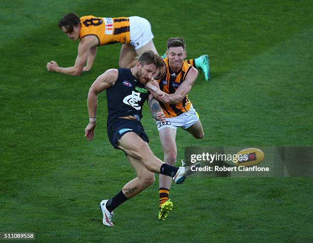 Zach Tuohy of the Blues kicks the ball during the 2016 AFL NAB Challenge match between the Hawthorn Hawks and the Carlton Blues at Aurora Stadium on...