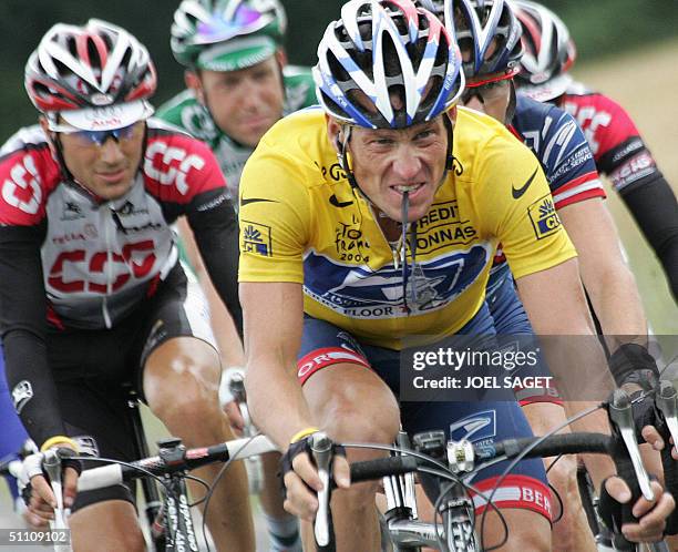 Yellow jersey US Lance Armstrong leads in front of Italian Ivan Basso and Frenchman Christophe Moreau during the 18th stage of the 91st Tour de...