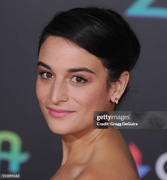 Actress Jenny Slate arrives at the premiere of Walt Disney Animation Studios' "Zootopia" at the El Capitan Theatre on February 17, 2016 in Hollywood,...