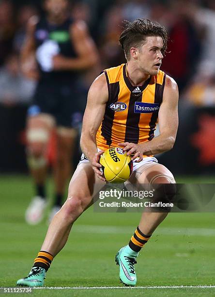 Taylor Duryea of the Hawks controls the ball during the 2016 AFL NAB Challenge match between the Hawthorn Hawks and the Carlton Blues at Aurora...
