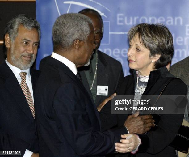 Secretary General Kofi Annan speaks to Annie de Mello, the widow of Annan's late special representative to Iraq Sergio Viera de Mello, as East Timor...