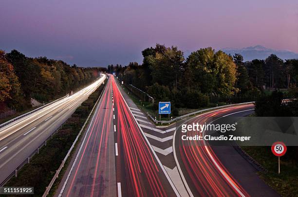 highway by night with light streams - schild schweiz stock-fotos und bilder
