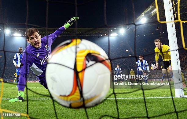 Iker Casillas of FC Porto watches the ball at the back of the net as Lukasz Piszczek of Borussia Dortmund heads the ball to score his team's first...