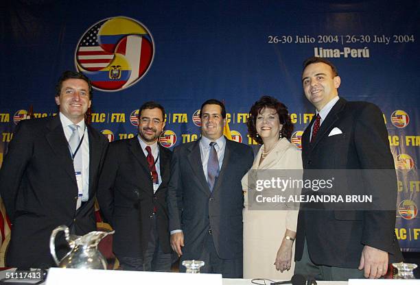 Los jefes de los equipos negociadores de Peru, Pablo de la Flor ; de Colombia, Hernando Jose Gomez ; de Ecuador, Christian Espinosar ; Regina Vargo,...