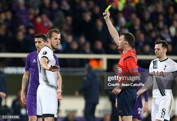 Harry Kane of Tottenham receives a yellow card from referee Felix Zwayer of Germany during the UEFA Europa League round of 32 first leg match between...