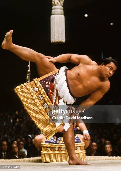 Chiyonofuji Mitsugu, born as Akimoto Mitsugu, appears in a ceremony