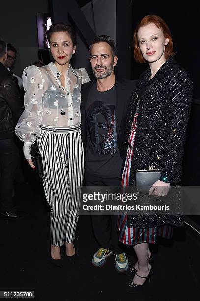 Actress Maggie Gyllenhaal, designer Marc Jacobs and model Karen Elson pose backstage at Marc Jacobs Fall 2016 fashion show during new York Fashion...
