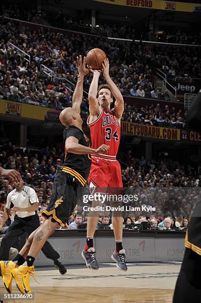 Mike Dunleavy of the Chicago Bulls shoots against the Cleveland Cavaliers on February 18, 2016 at Quicken Loans Arena in Cleveland, Ohio. NOTE TO...