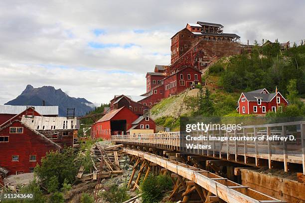 kennicott, alaska - root glacier stockfoto's en -beelden