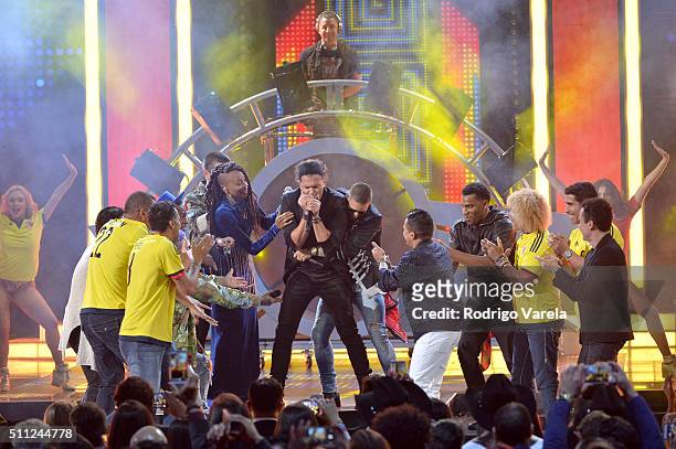 Carlos Vives performs onstage during Univision's 28th Edition of Premio Lo Nuestro A La Musica Latina on February 18, 2016 in Miami, Florida.